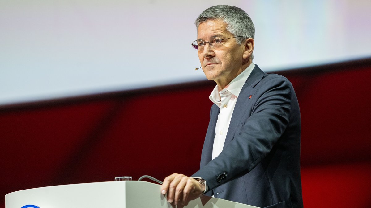 "Auf keinen Fall" - FC-Bayern-Präsident Hainer zu Börsengang