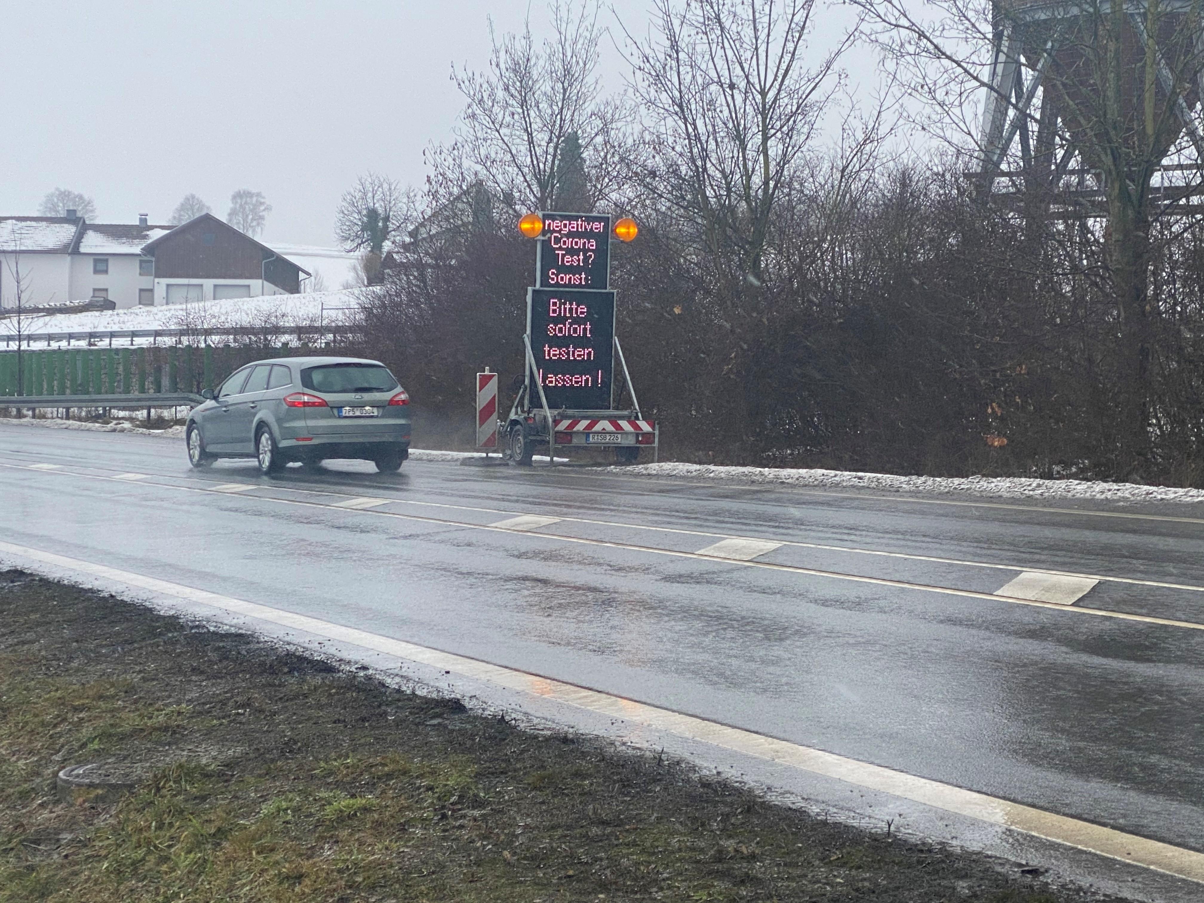 Image accompanying Tschechische Pendler sind für die hohen Infektionszahlen in der bayerischen Grenzregion zu Tschechien verantwortlich.