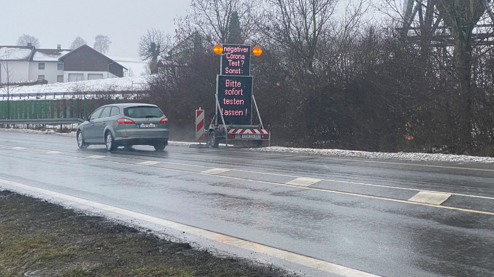 Image accompanying Tschechische Pendler sind für die hohen Infektionszahlen in der bayerischen Grenzregion zu Tschechien verantwortlich.