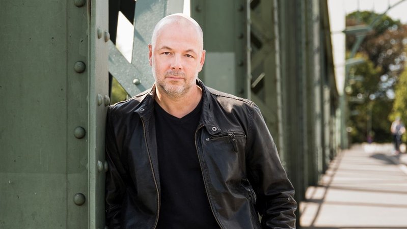 Journalist und Schriftsteller Dirk Brauns | Bild: Jan Konitzki Journalist und Schriftsteller Dirk Brauns