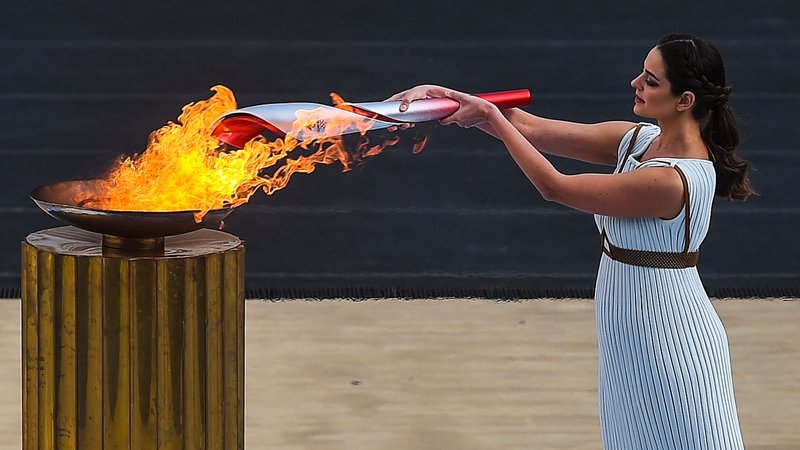 Olympisches Feuer entzündet | Bild: picture-alliance/dpa Olympisches Feuer entzündet