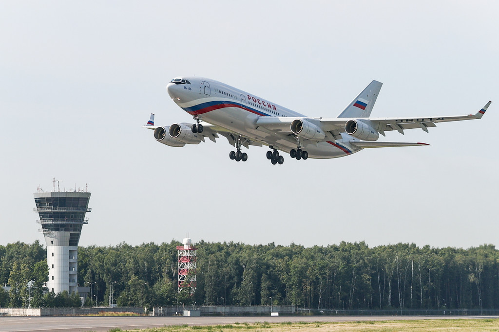 Ein Flugzeug startet am Moskauer Flughafen Wnukowo (Symbolbild)