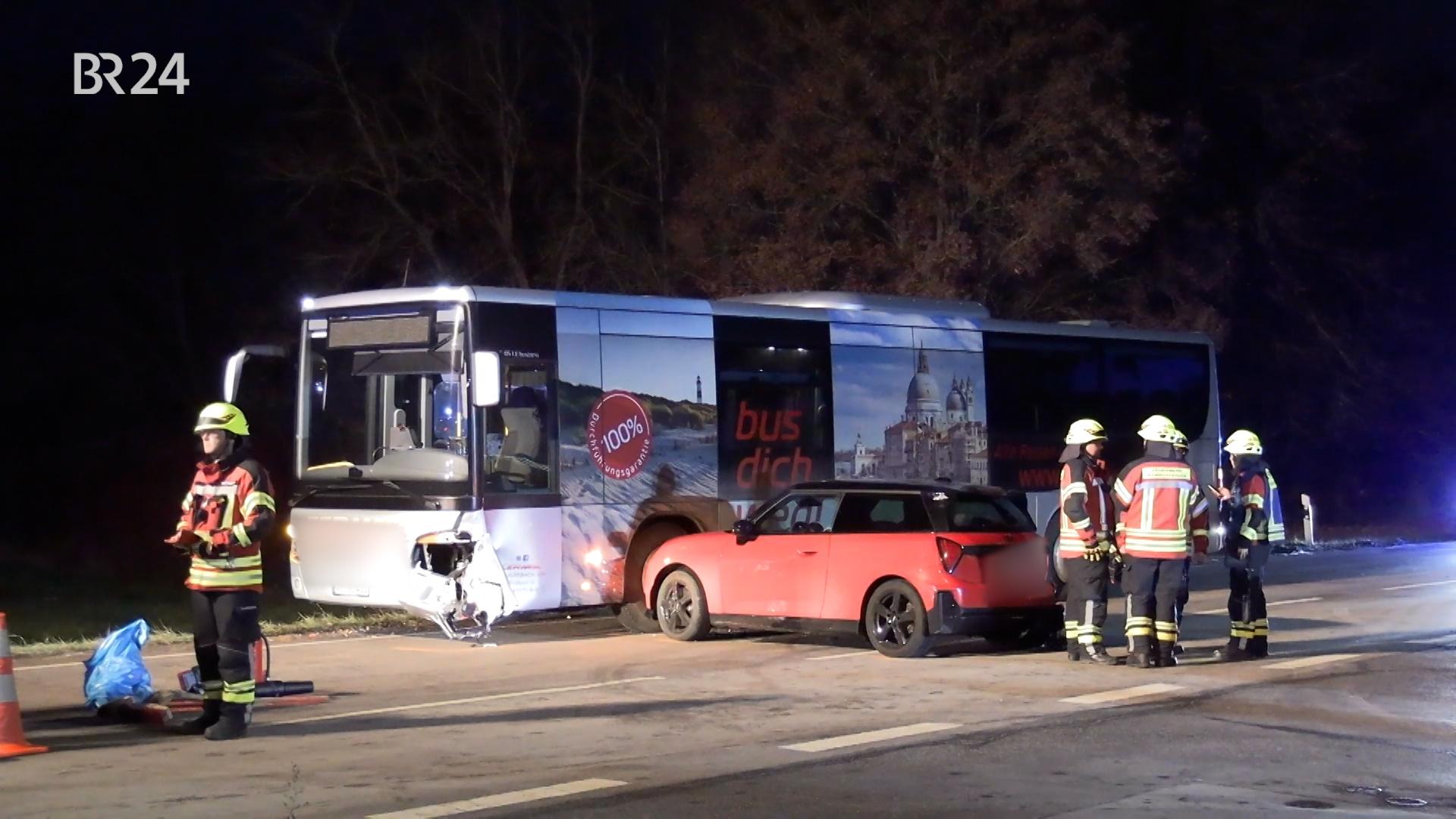 Bei dem Unfall wurden mehrere Menschen verletzt - darunter zwei Kinder. 