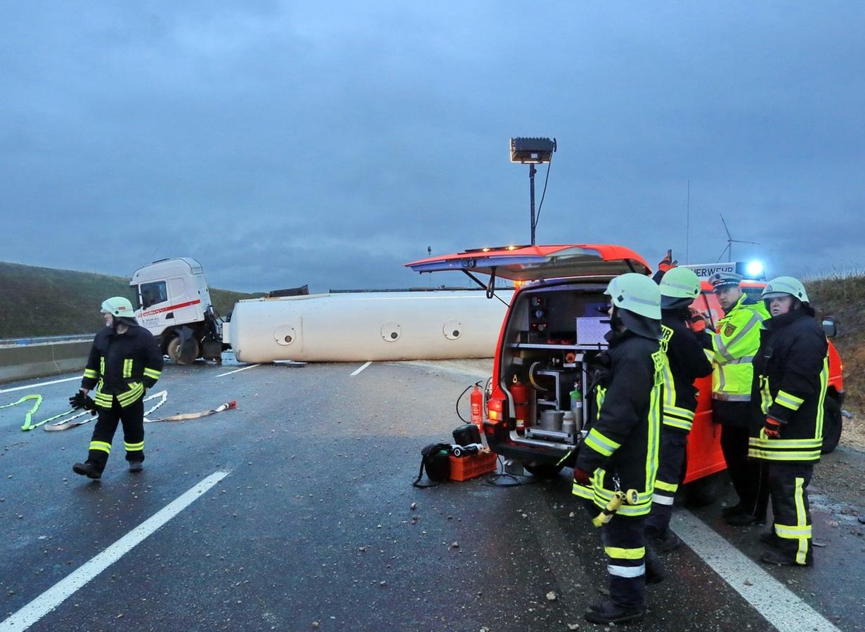 A8Vollsperre nach Tanklasterunfall nahe NeuUlm BR24