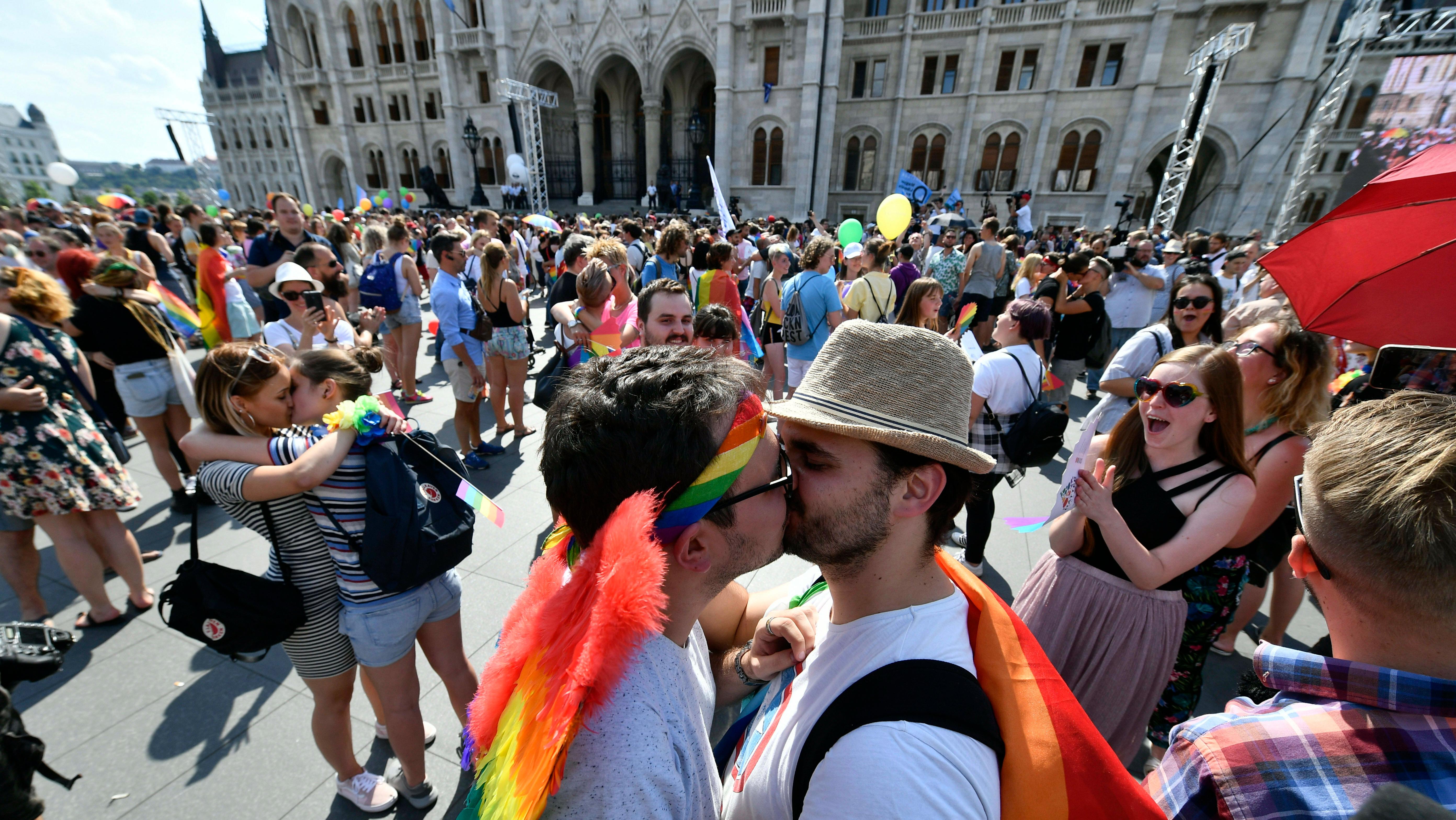 Ungarn: EU-Staaten fordern Vorgehen gegen Homosexuellen ...