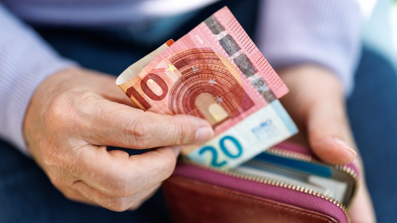 100 Tage nach ihrem Start sieht sich die schwarz-rote Bundesregierung heftiger Kritik an ihrer Sozialpolitik gegenüber. | Bild: pa/dpa/Matthias Balk 100 Tage nach ihrem Start sieht sich die schwarz-rote Bundesregierung heftiger Kritik an ihrer Sozialpolitik gegenüber.