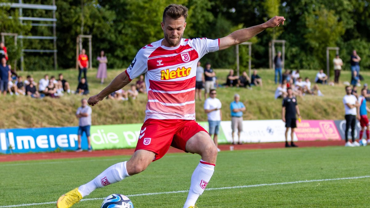 Benedikt Saller beim Testspiel: SSV Jahn Regensburg - Fortuna Köln