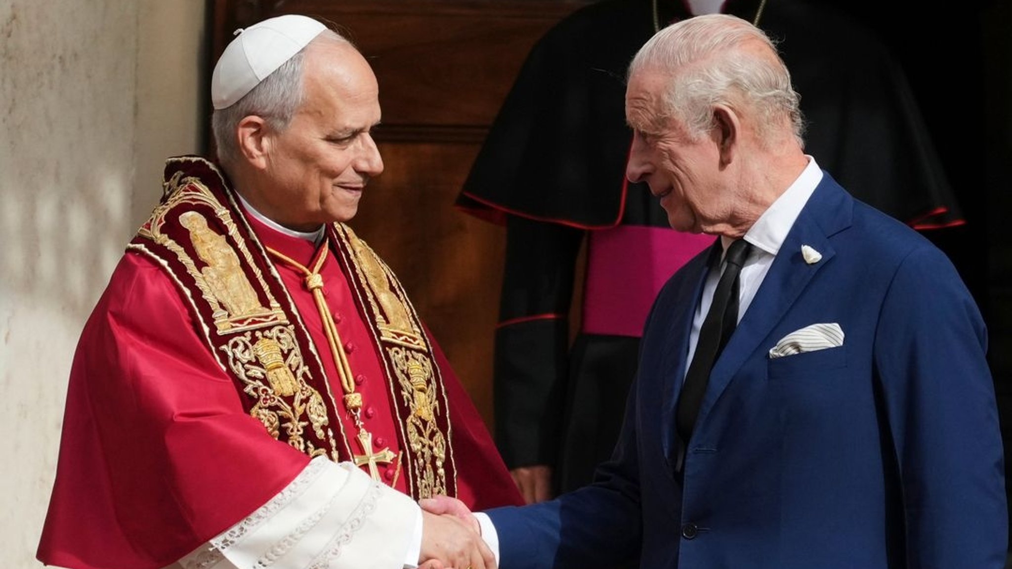 König Charles trifft Papst Leo XIV. in Rom