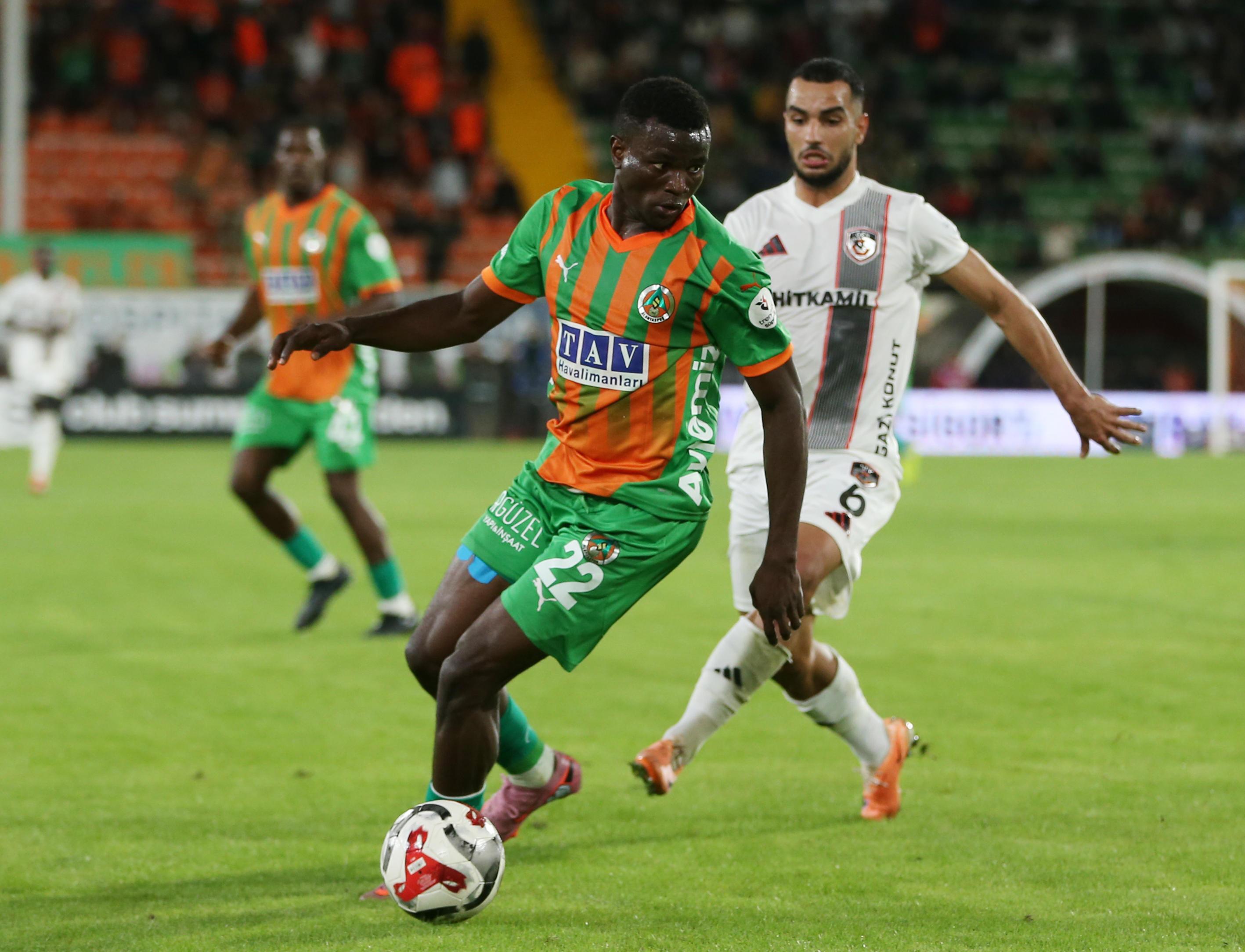 Uchenna Ogundu im Trikot von Alanyaspor