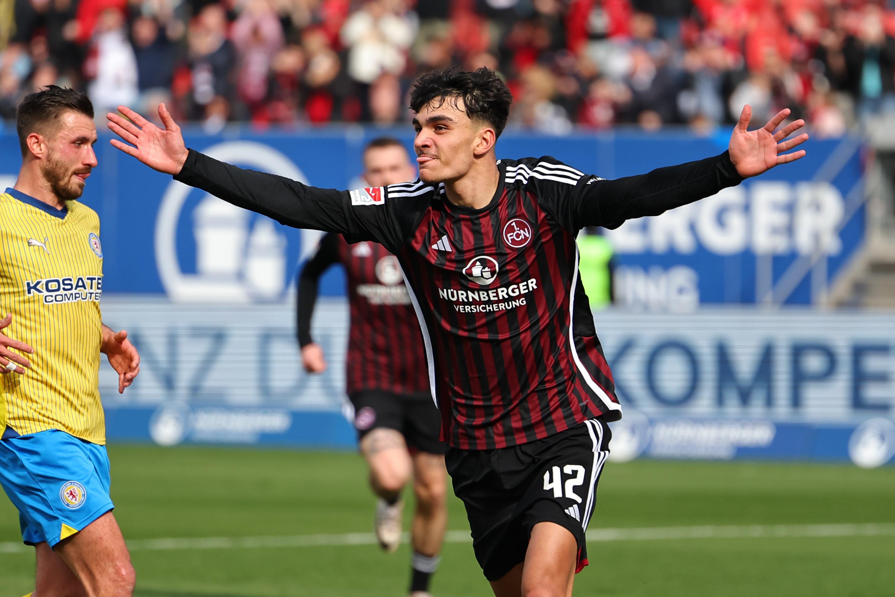 Can Uzun (1. FC Nürnberg) nach seinem 2:0-Treffer gegen Eintracht Braunschweig
