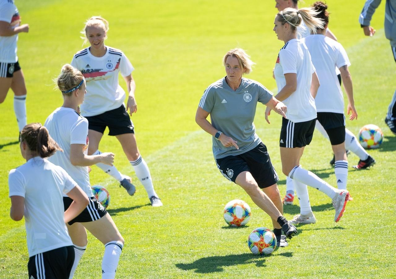 Frauenfussball Nationalmannschaft Optimismus Trotz Wm Pleite Br24