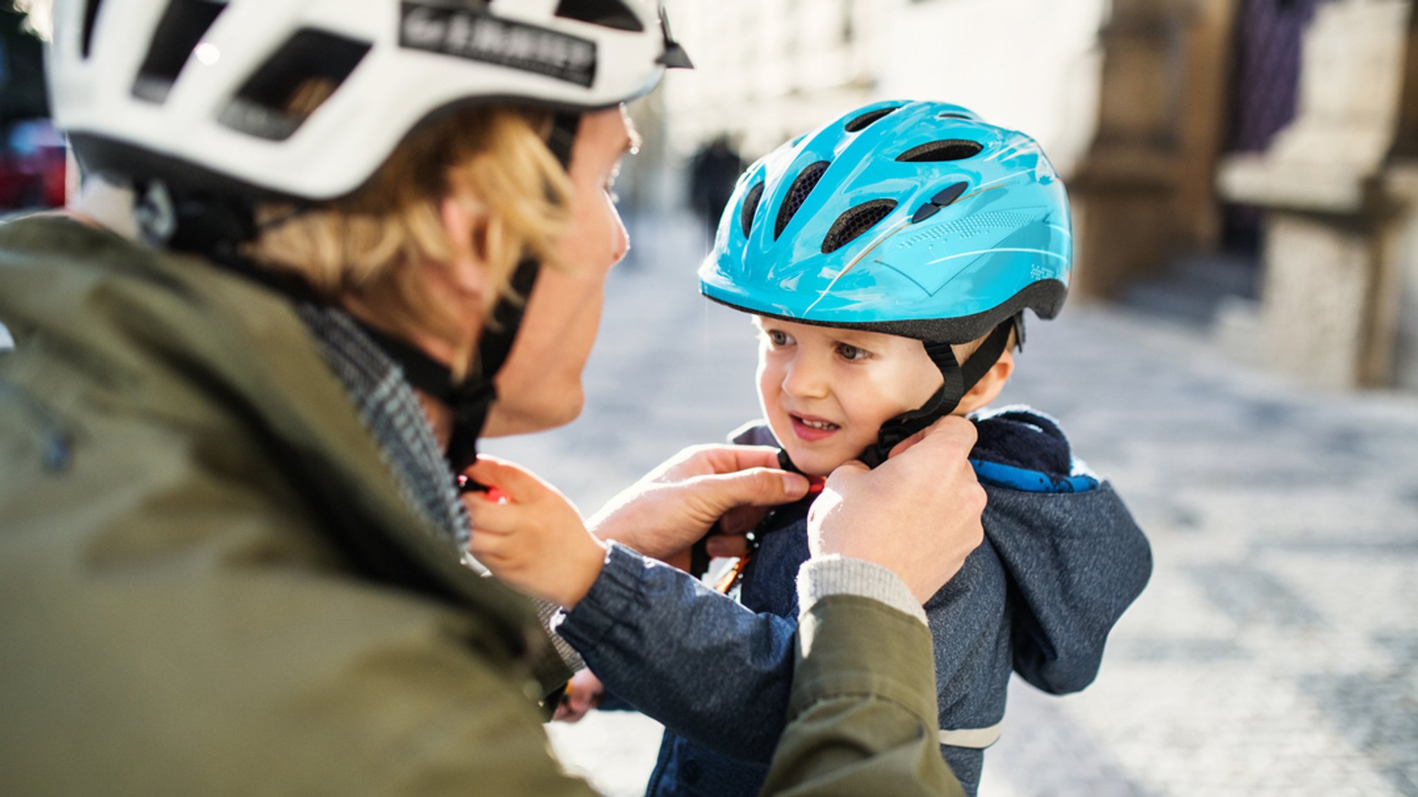 Kinderfahrradhelme im Test: Ernchterndes Ergebnis | BR24
