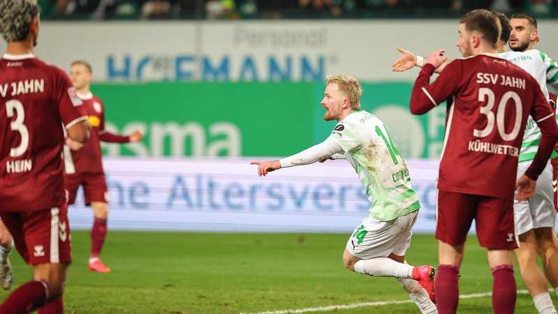 Spielzene SpVgg Greuther Fürth - SSV Jahn Regensburg | Bild: picture-alliance/dpa Spielzene SpVgg Greuther Fürth - SSV Jahn Regensburg