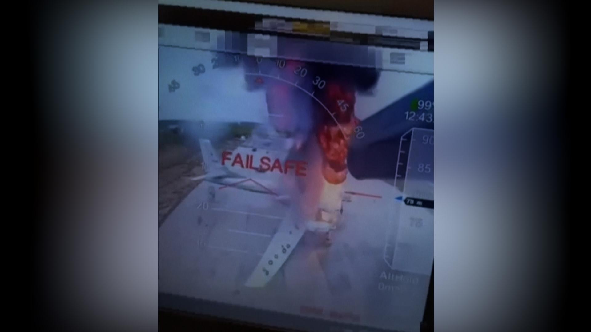 Brennende Flugzeuge auf Luftwaffenbasis in Sibirien 