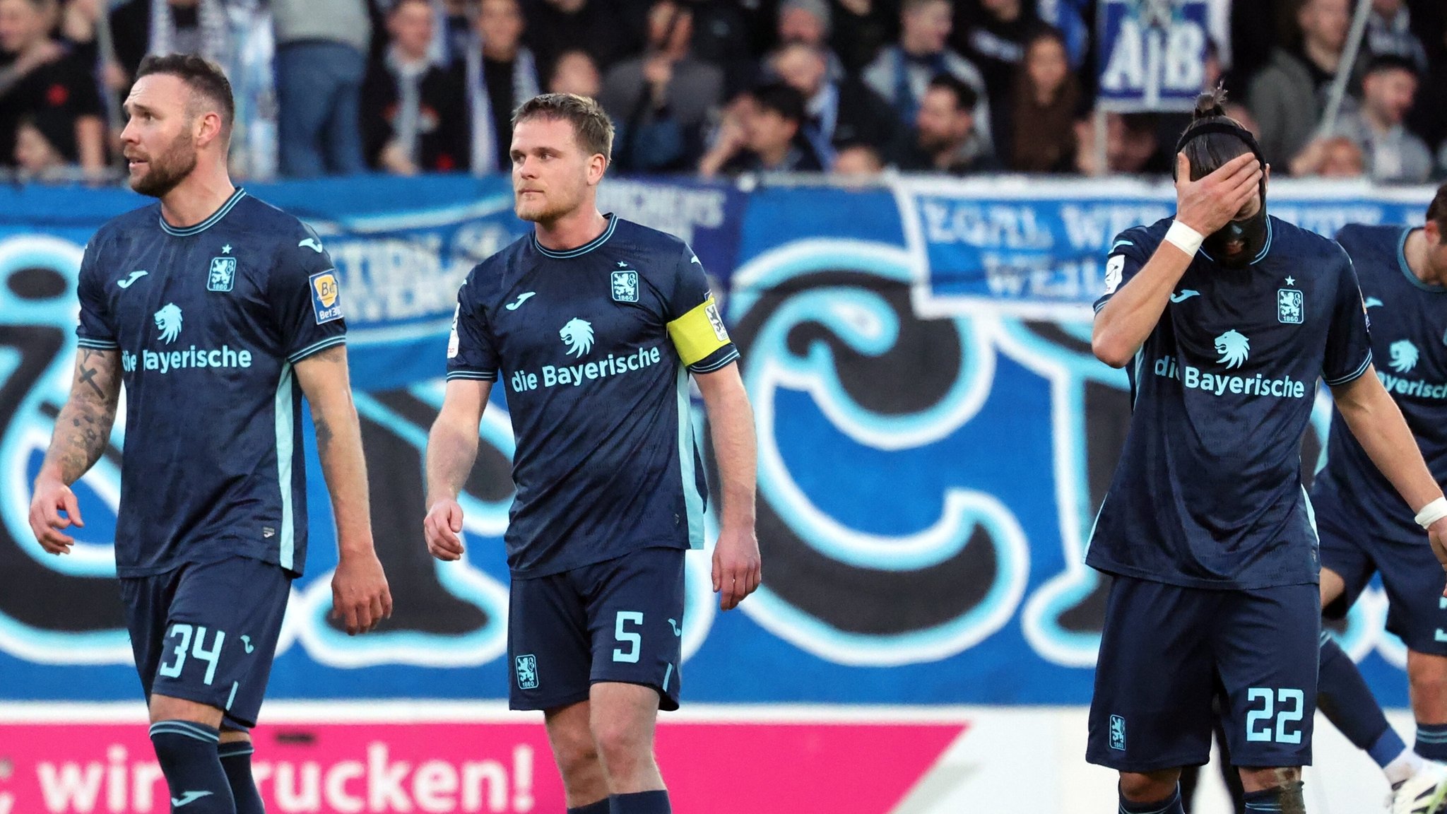 Enttäusche Löwen nach der Niederlage gegen Stuttgart II