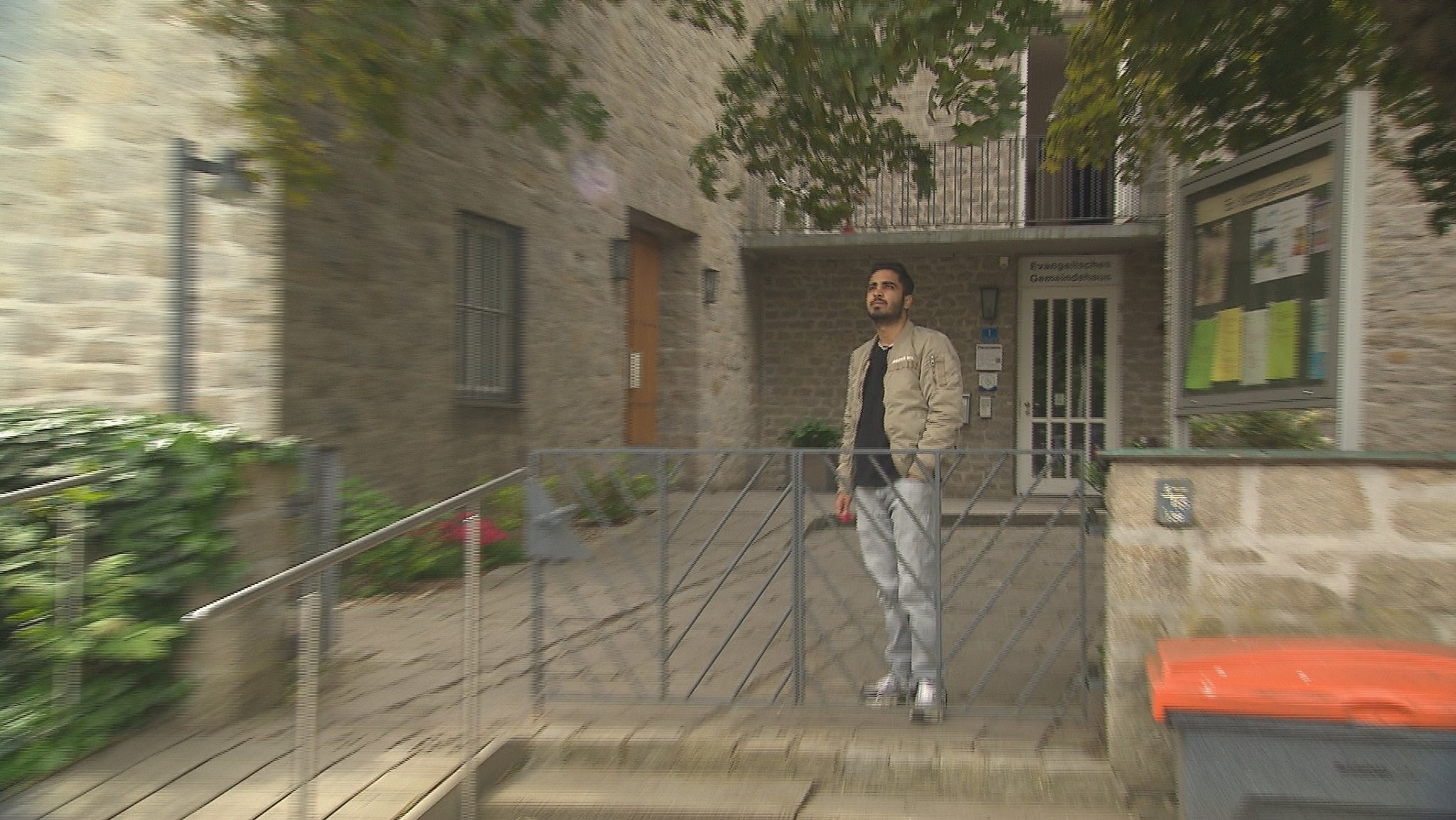 Majd hat in der Evangelisch-Lutherischen Kirchengemeinde Dingolfing im Kirchenasyl Schutz vor Abschiebung gefunden. | Bild: BR Majd hat in der Evangelisch-Lutherischen Kirchengemeinde Dingolfing im Kirchenasyl Schutz vor Abschiebung gefunden.