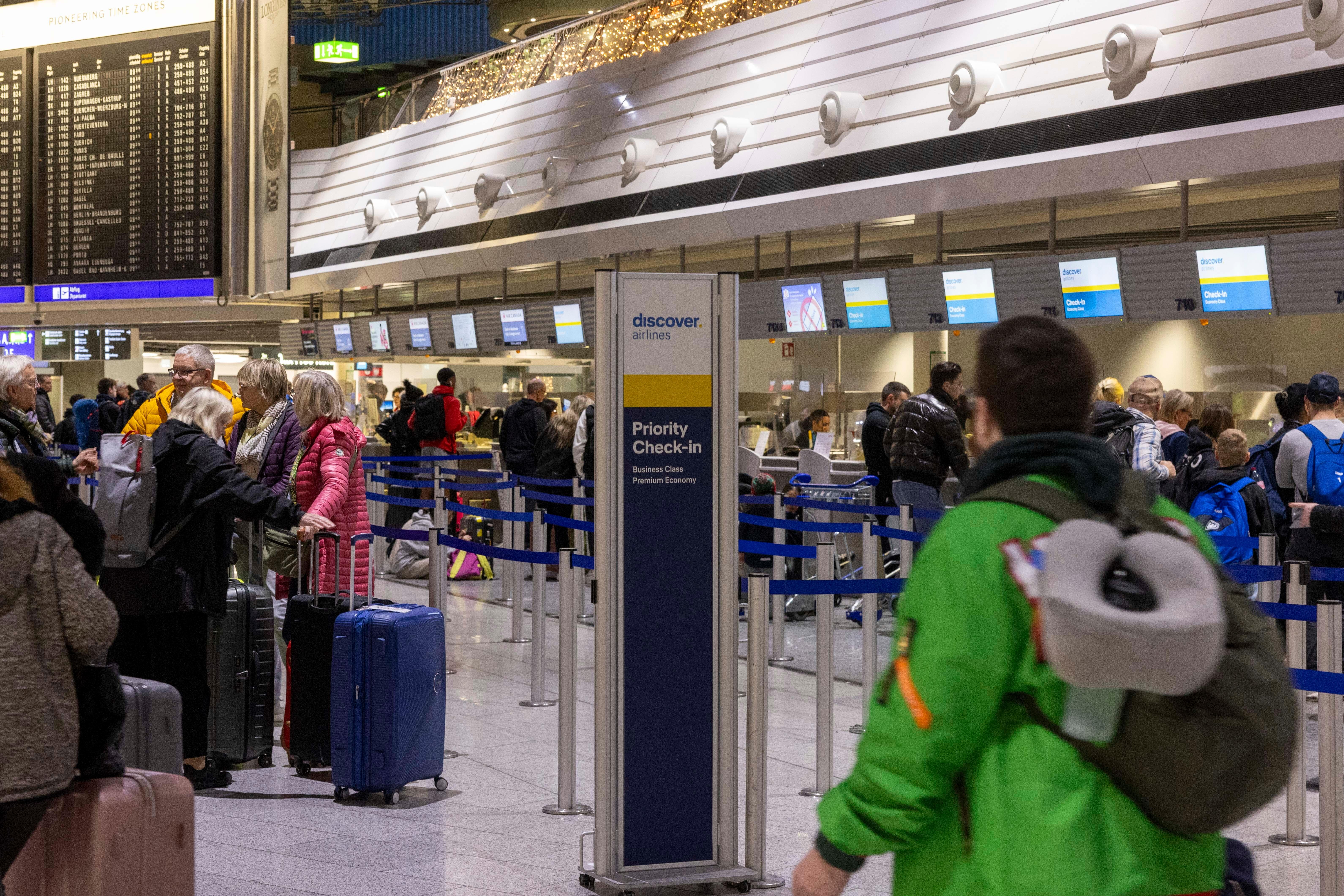 Mehrere Tarifkonflikte: Streikgefahr Bei Lufthansa Steigt | BR24