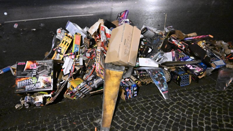 Nicht nur in Deutschlands Großstädten gibt es zu Silvester Randale (Symbolbild). | Bild: BR/Felix Hörhager Nicht nur in Deutschlands Großstädten gibt es zu Silvester Randale (Symbolbild).