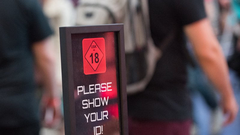 Klappt Altersverifikation im Internet der Zukunft? | Bild: picture alliance / dpa Themendienst | Andrea Warnecke Klappt Altersverifikation im Internet der Zukunft?