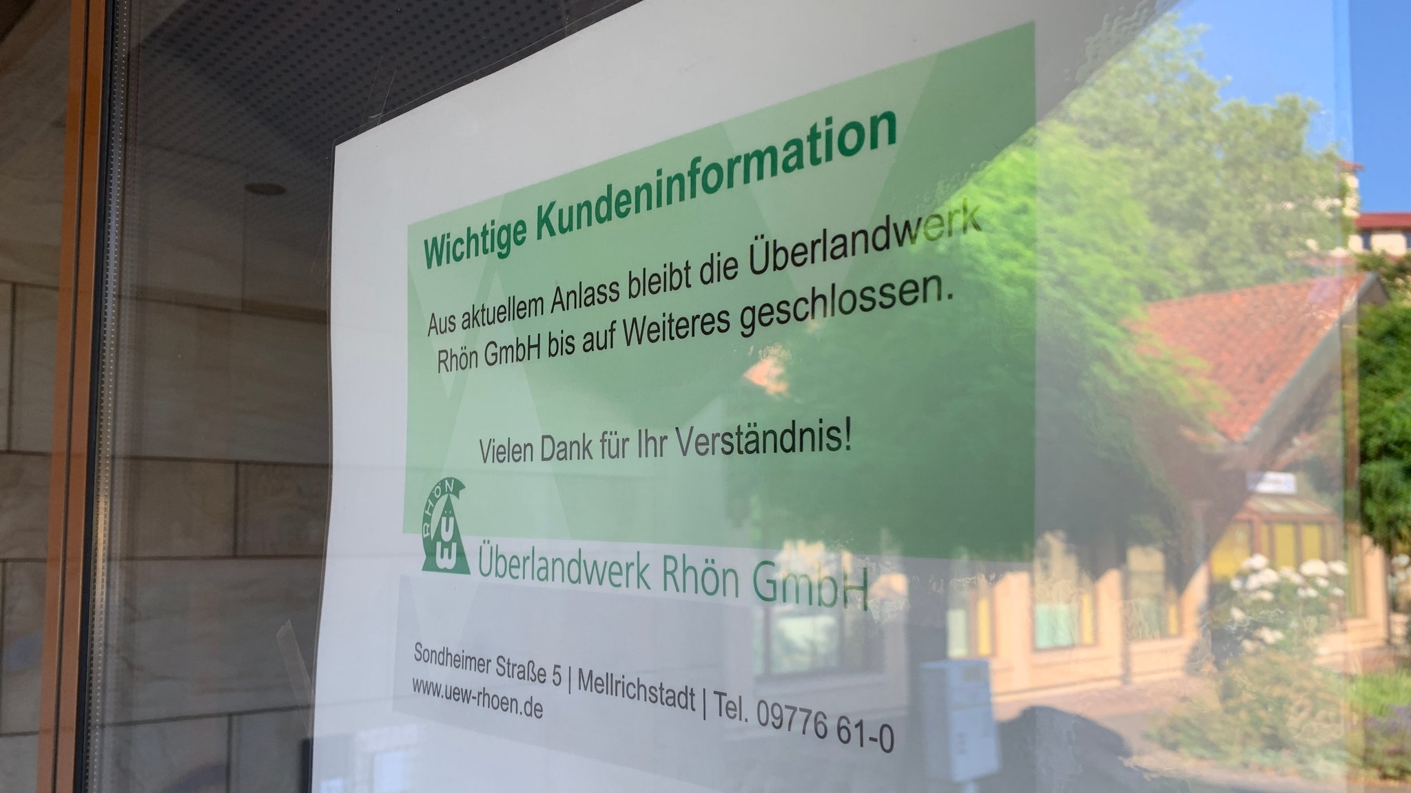 Das Firmengebäude des Überlandwerks Rhön nach dem Tag des Messerangriffs.