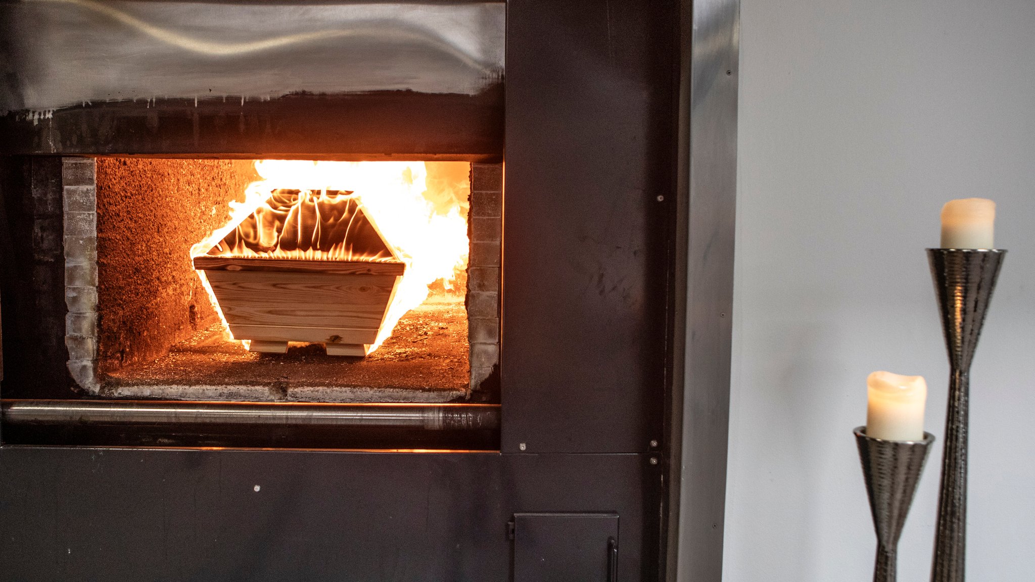 (Symbolbild) Ein Einäscherung im Krematorium. | Bild: picture alliance / Ulrich Baumgarten | Ulrich Baumgarten (Symbolbild) Ein Einäscherung im Krematorium.