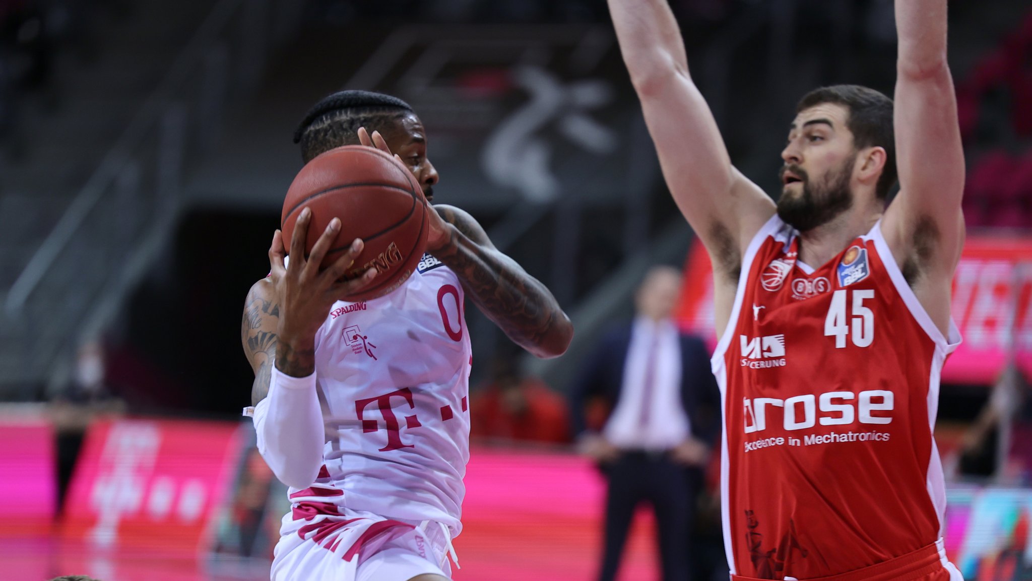 BBL: Bamberg gewinnt gegen Bonn | Bild: picture alliance / nordphoto GmBH | nordphoto GmBH / Meuter BBL: Bamberg gewinnt gegen Bonn