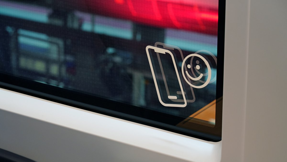 Mobilfunkdurchlässige Fensterscheibe in einem Zug