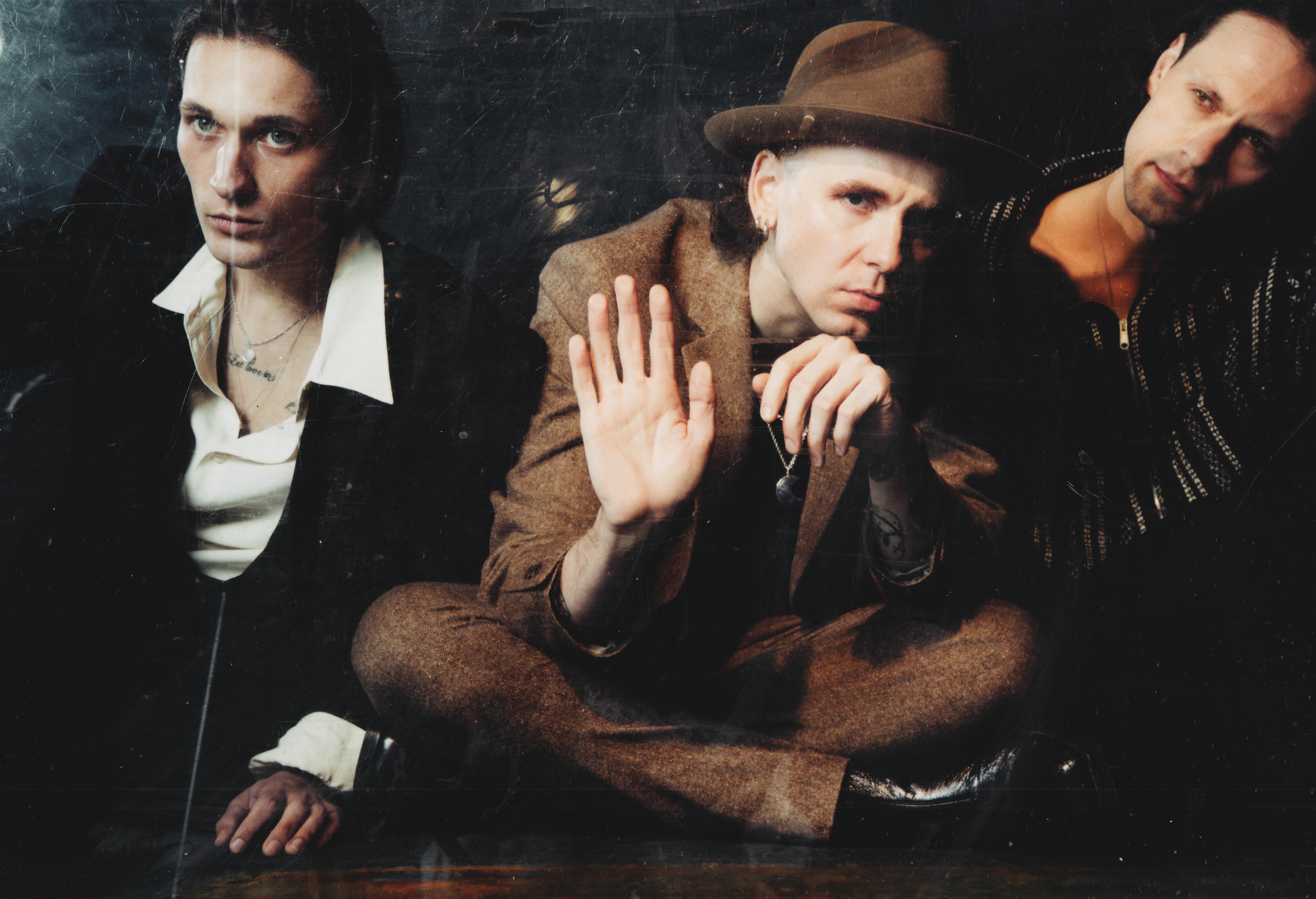 Drangsal ist nun ein Trio.