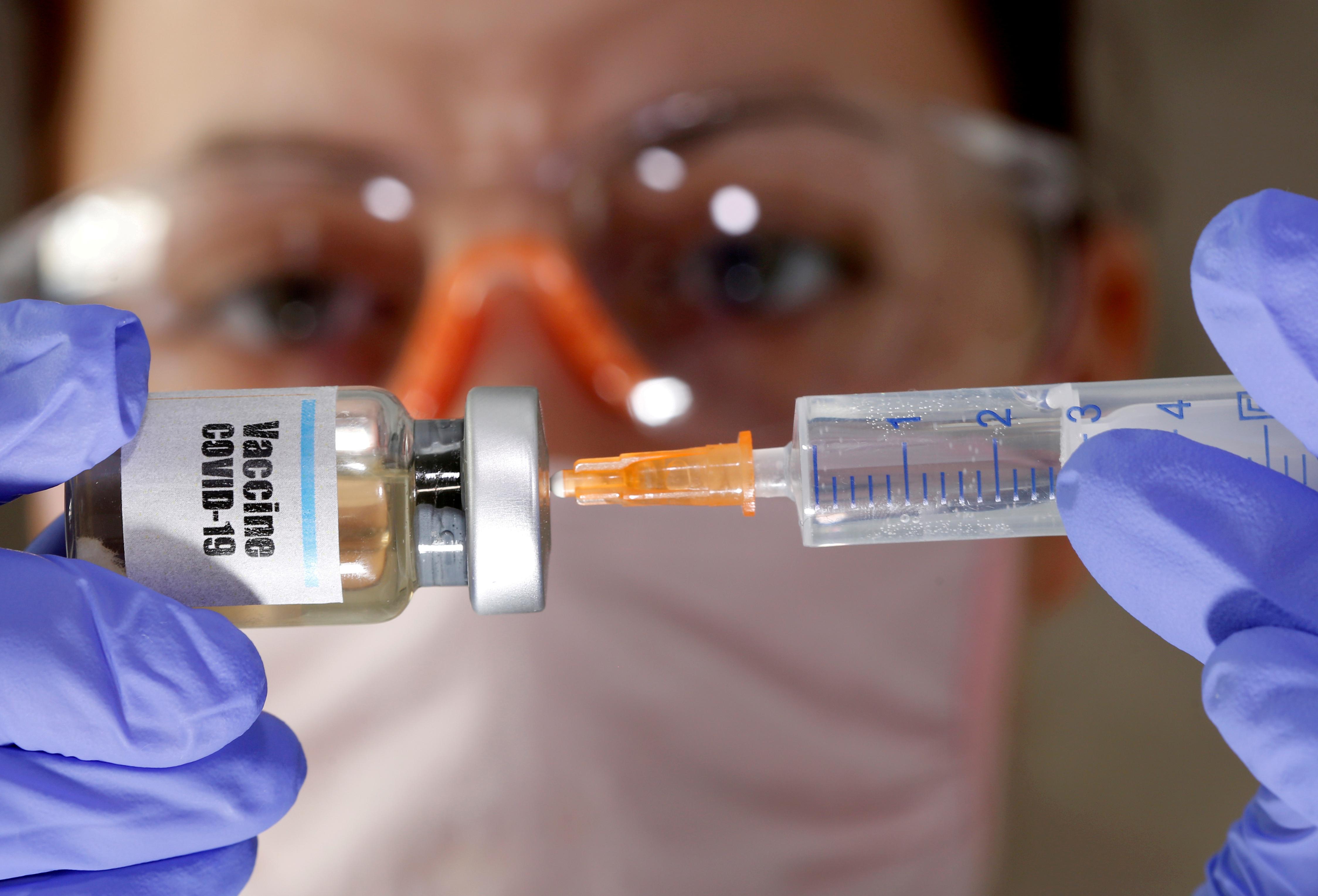 Corona-Impfung (Symbolbild) | Bild:Reuters/Dado Ruvic