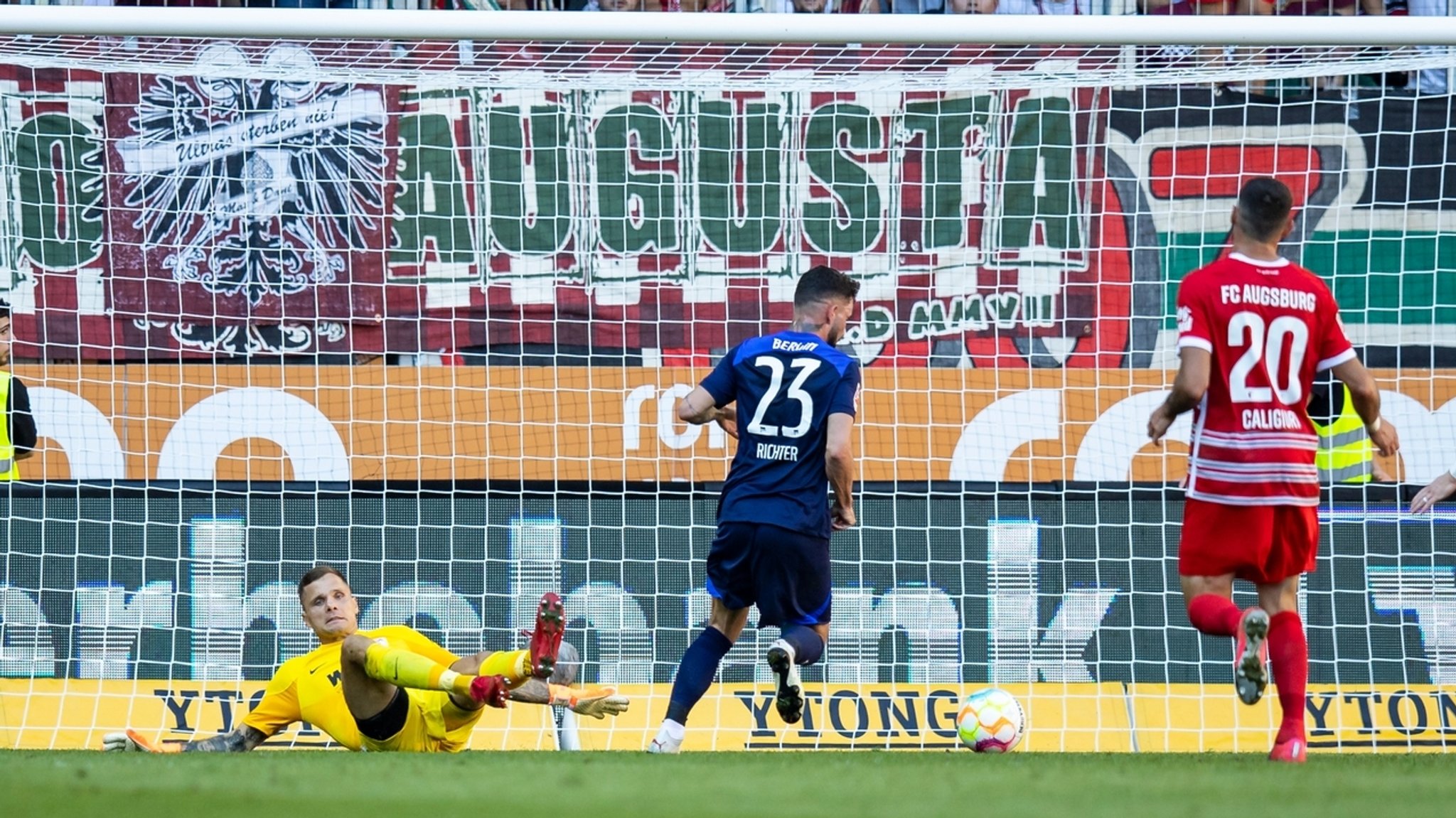 Spielszene FC Augsburg - Hertha BSC