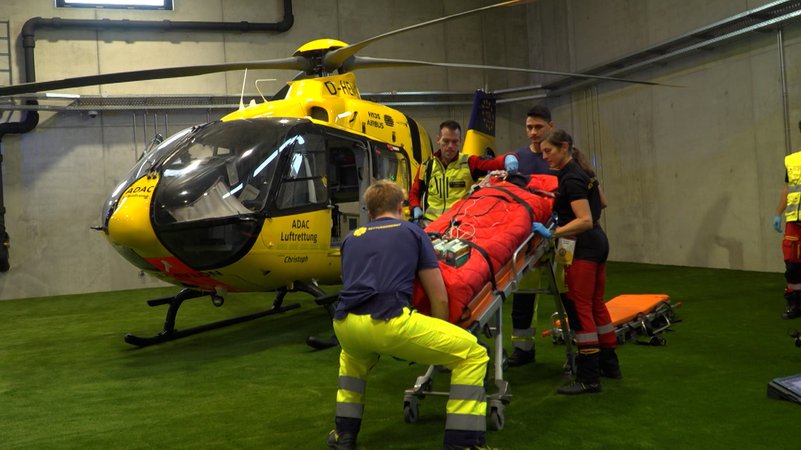 Luftrettung - Training für die gelben Engel | Bild: BR Luftrettung - Training für die gelben Engel