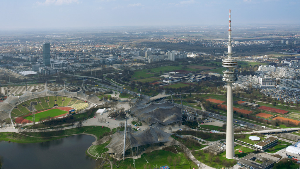 Blick auf die Bauten für die Olympischen Spiele 1972 in München