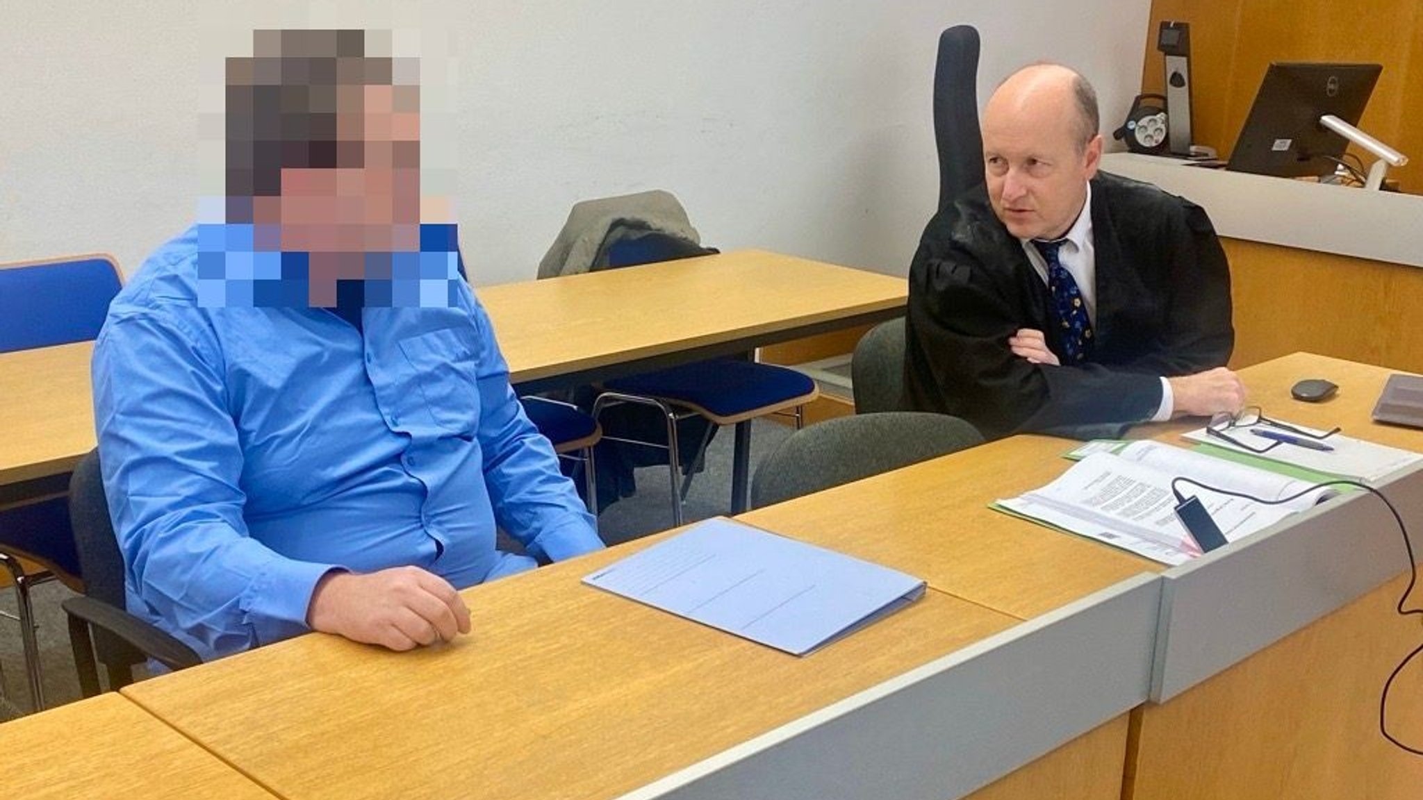 Prozess in Landshut: Enkel soll eigene Oma angezündet haben