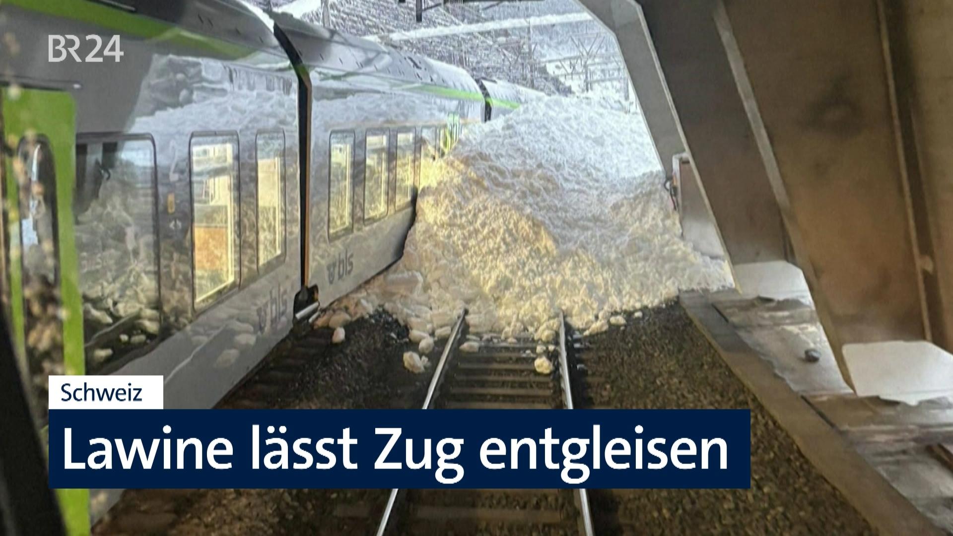  Lawine lässt Zug entgleisen