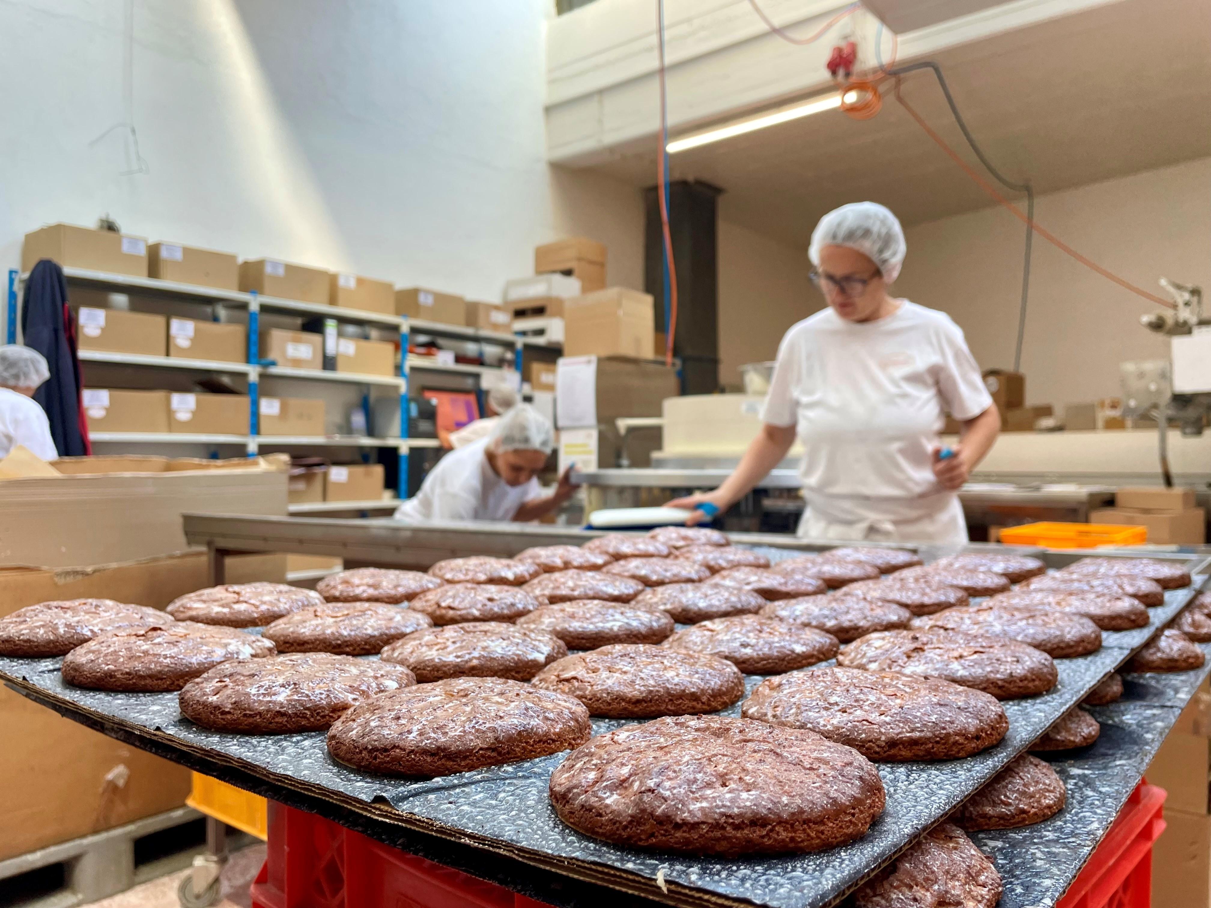 In den Lebküchnereien wird das Weihnachtsgebäck schon im August produziert.