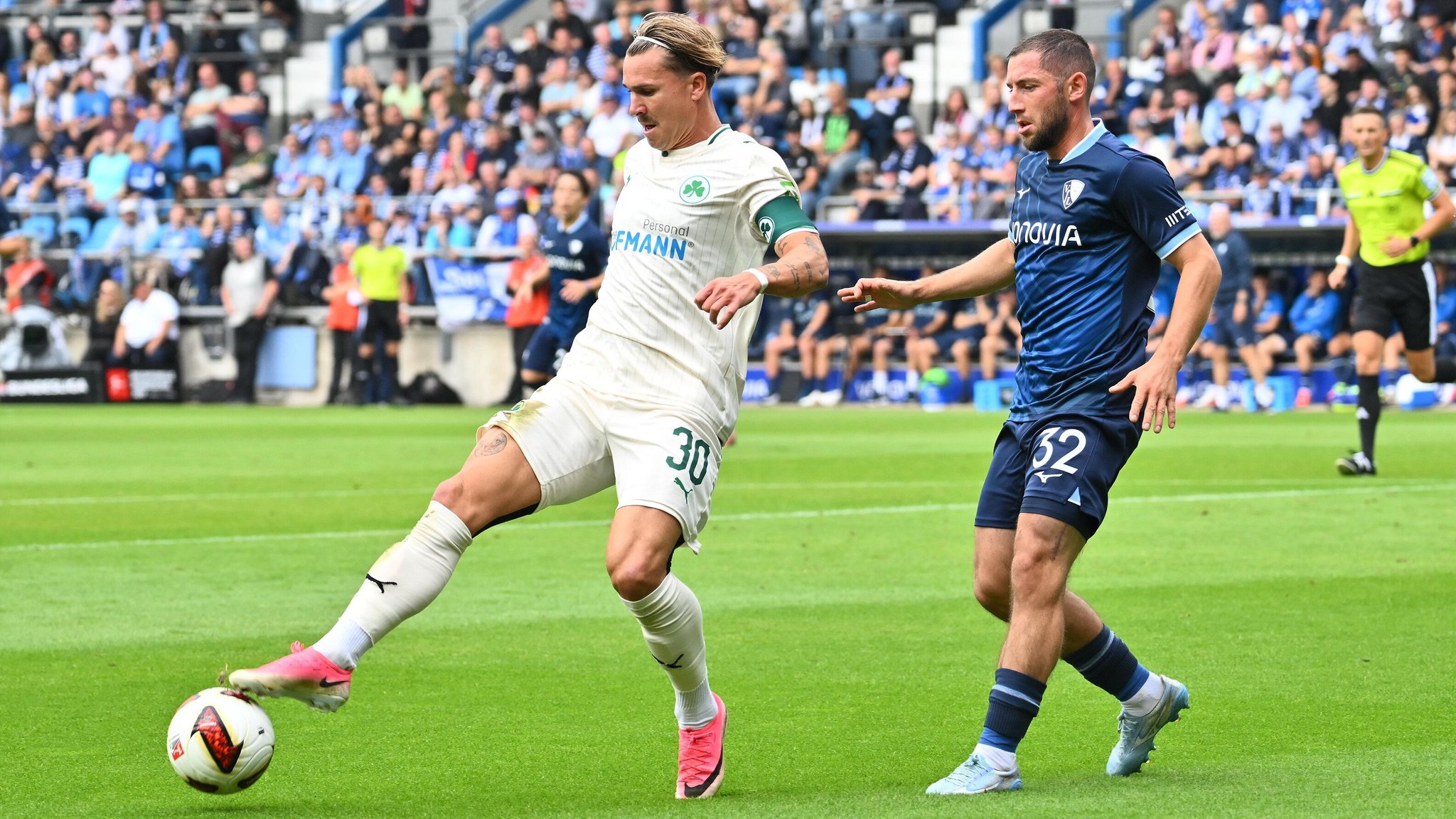Spielszene VfL Bochum - SpVgg Greuther Fürth | Bild: picture-alliance/dpa Spielszene VfL Bochum - SpVgg Greuther Fürth