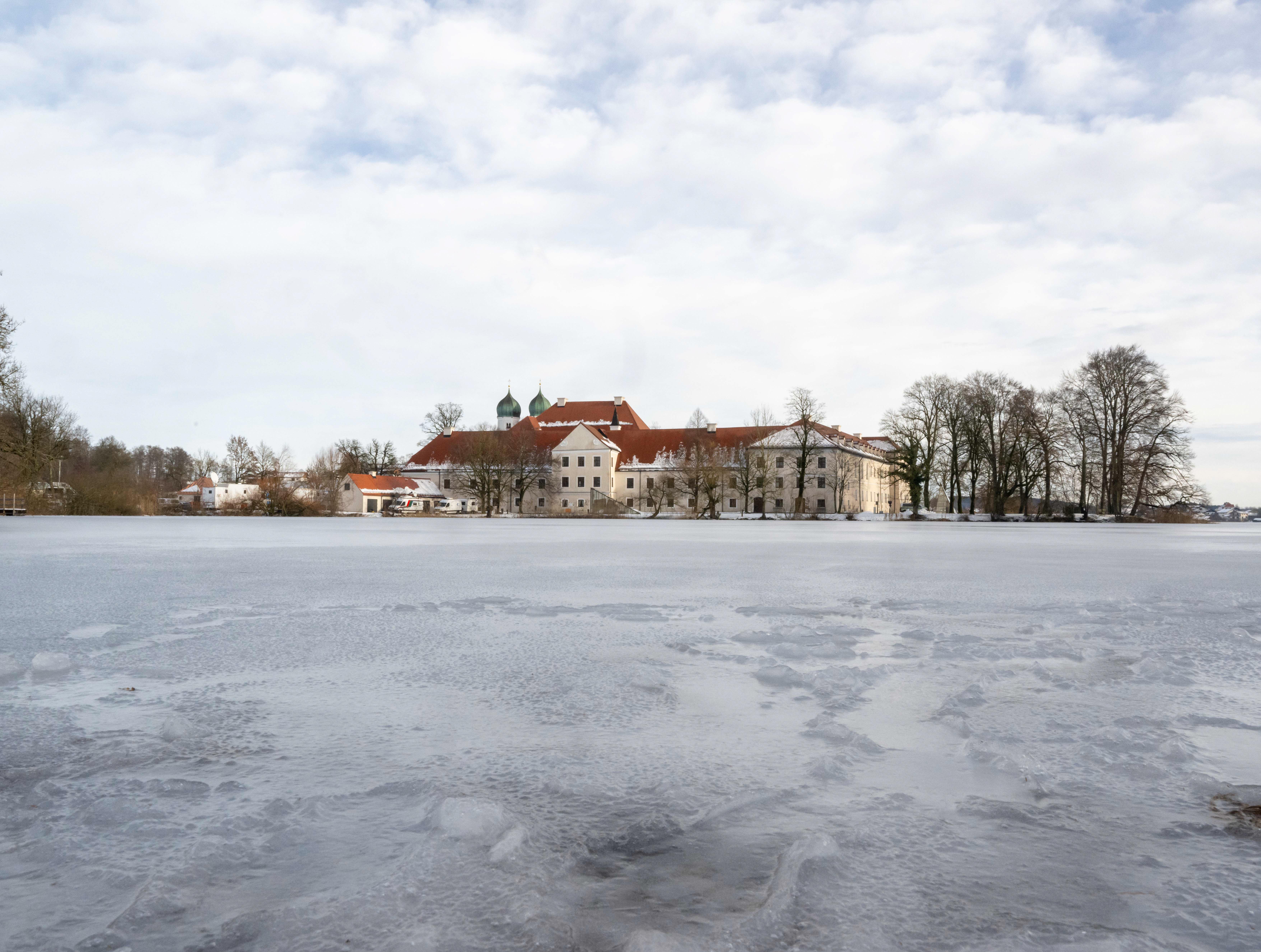 Archivbild: Kloster Seeon im Winter 