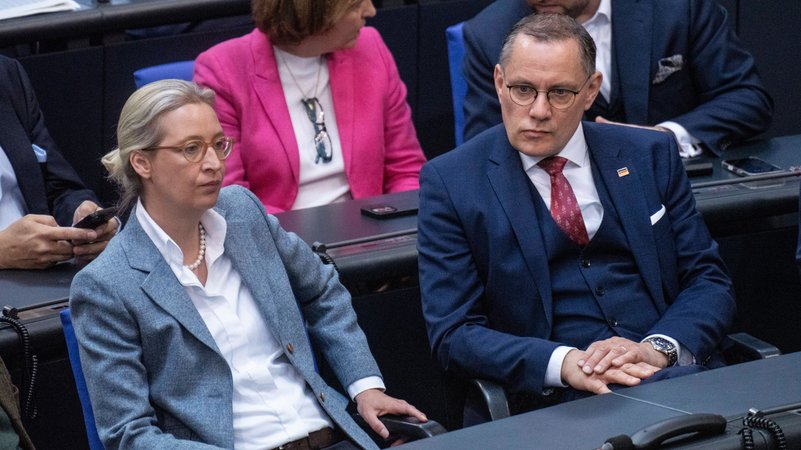 Deutschland, Berlin 25.03.2025. Konstituierende Sitzung des 21. Deutschen Bundestages am 25.03.2025. Dr. Alice Weidel und Tino Chrupalla, beide Fraktionsvorsitzende der AfD. | Bild: picture alliance / SZ Photo | Jose Giribas Deutschland, Berlin 25.03.2025. Konstituierende Sitzung des 21. Deutschen Bundestages am 25.03.2025. Dr. Alice Weidel und Tino Chrupalla, beide Fraktionsvorsitzende der AfD.