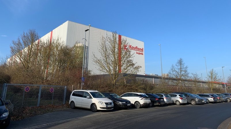 Das Kaufland-Zentrallager in Donnersdorf (Landkreis Schweinfurt) | Bild: BR / Norbert Steiche Das Kaufland-Zentrallager in Donnersdorf (Landkreis Schweinfurt)
