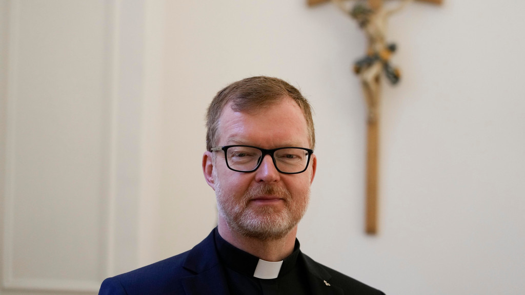 Hans Zollner ist Theologe und Psychotherapeut. | Bild: picture alliance / ASSOCIATED PRESS | Alessandra Tarantino Hans Zollner ist Theologe und Psychotherapeut.