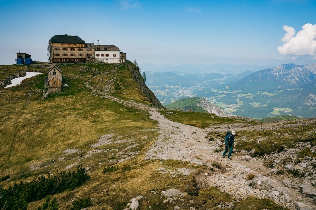 Das Watzmannhaus umgeben von atemberaubendem Bergpanorama (Archivbild)
