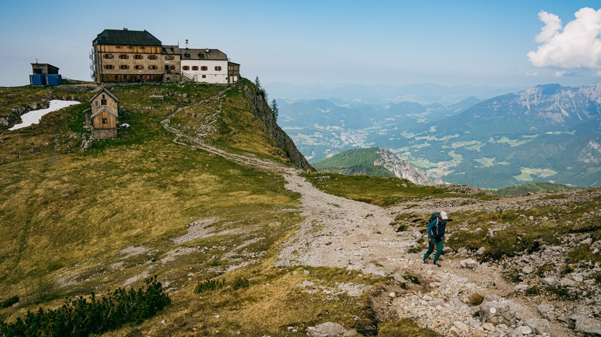 Das Watzmannhaus umgeben von atemberaubendem Bergpanorama (Archivbild)