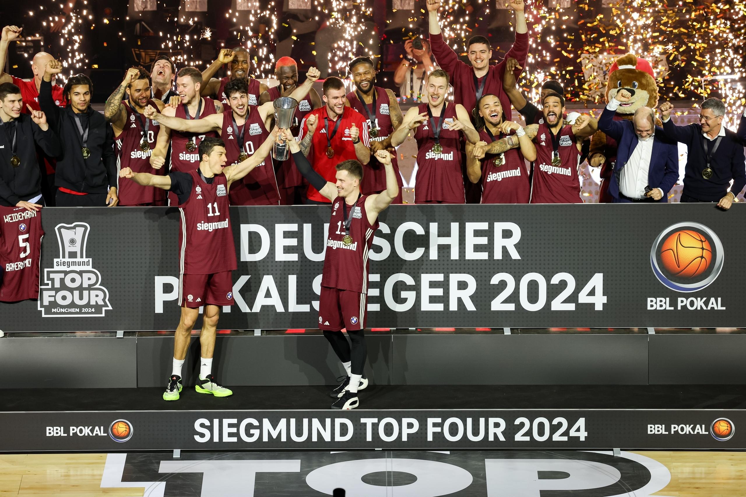 Siegerehrung BBL-Pokalfinale 2024: Gewinner FC Bayern Basketball