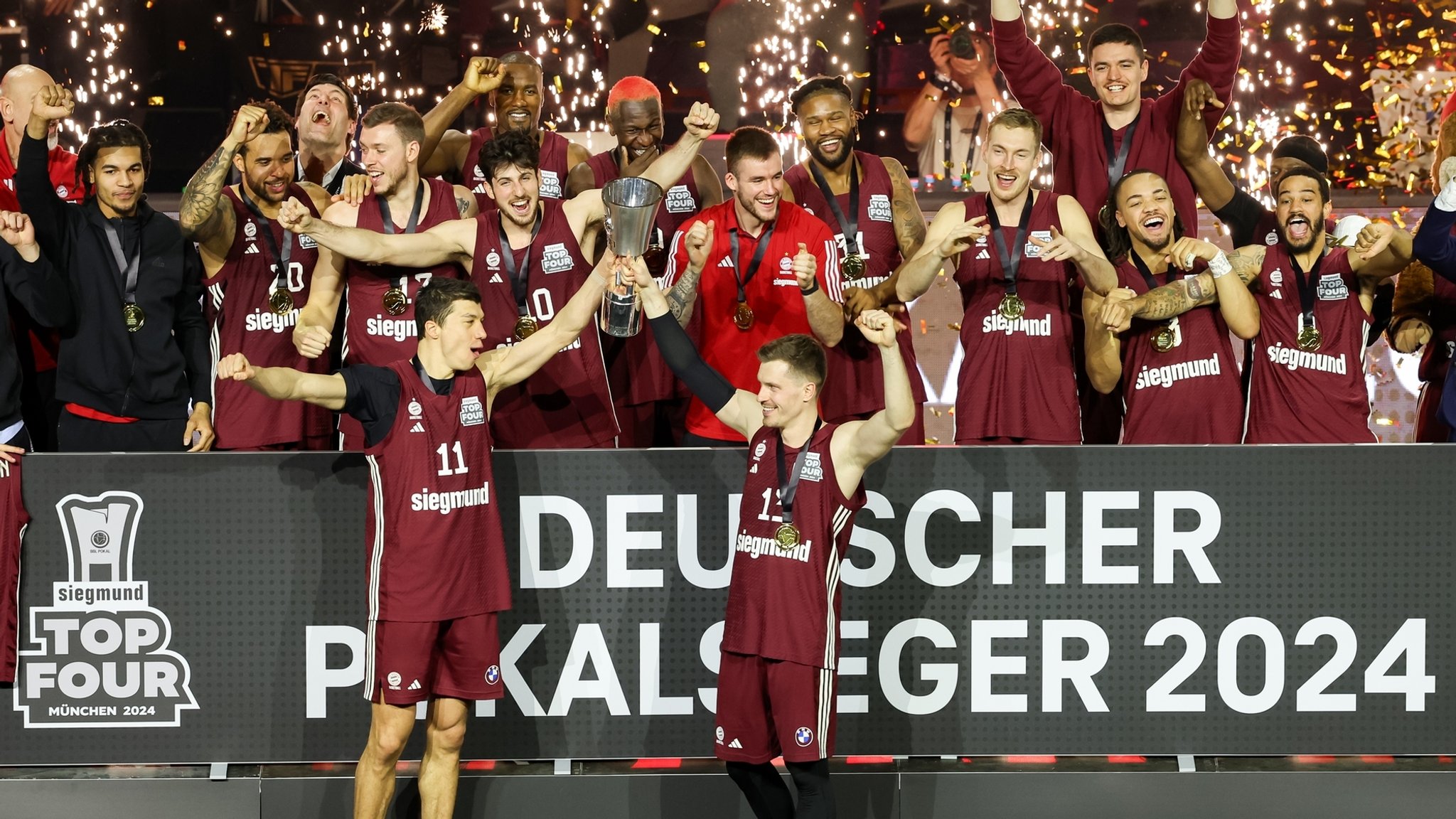 FC Bayern Basketballer gewinnen BBL-Pokal dahoam