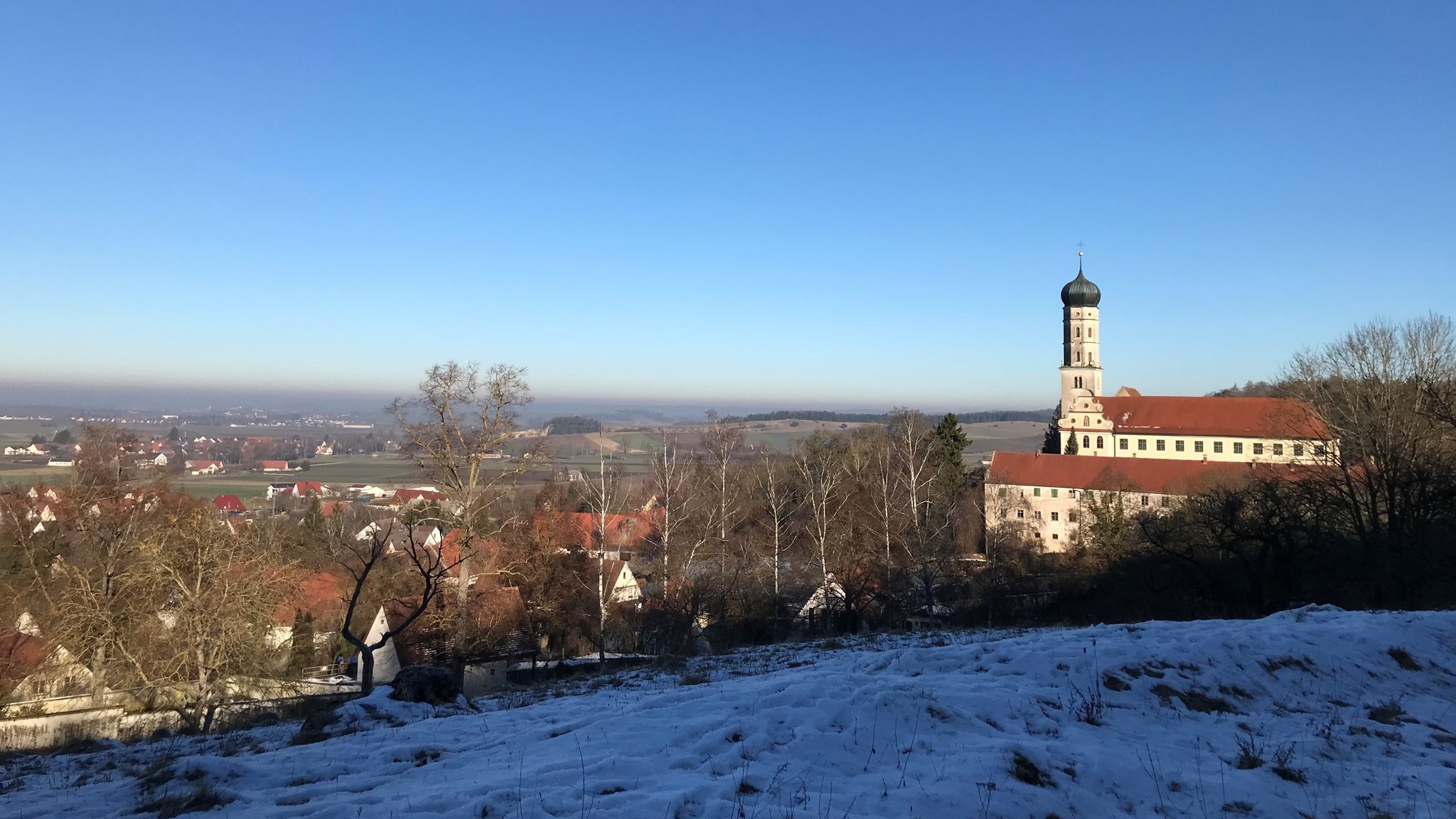 Mit diesem exponierten Blick hätte Mönchsdeggingen guten Chancen auf das Besucherzentrum, wenn der Geopark Ries den UNESCO-Titel erhält.