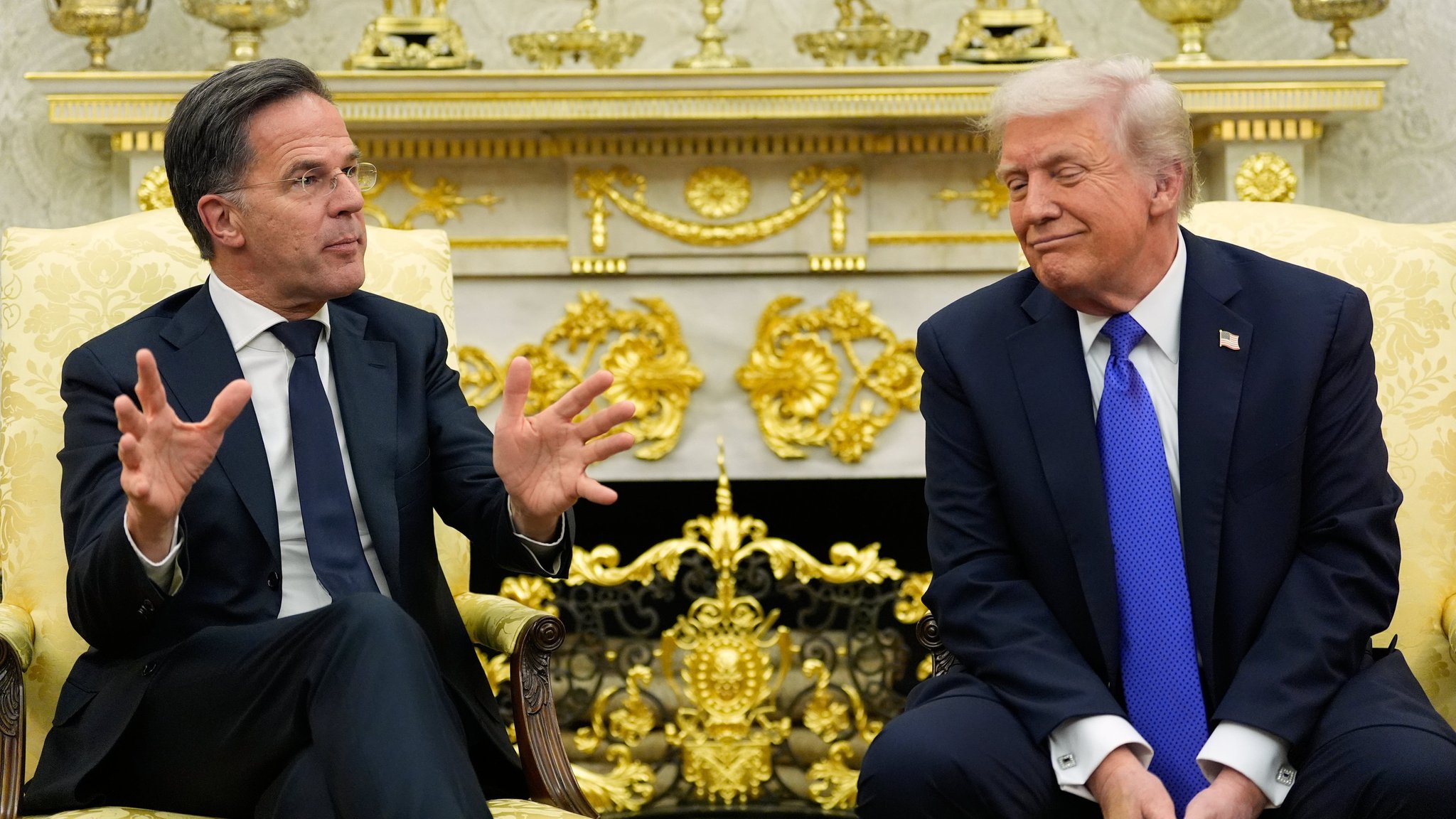 US-Präsident Donald Trump (r) beim Treffen mit Nato-Generalsekretär Mark Rutte im Oval Office des Weißen Hauses.