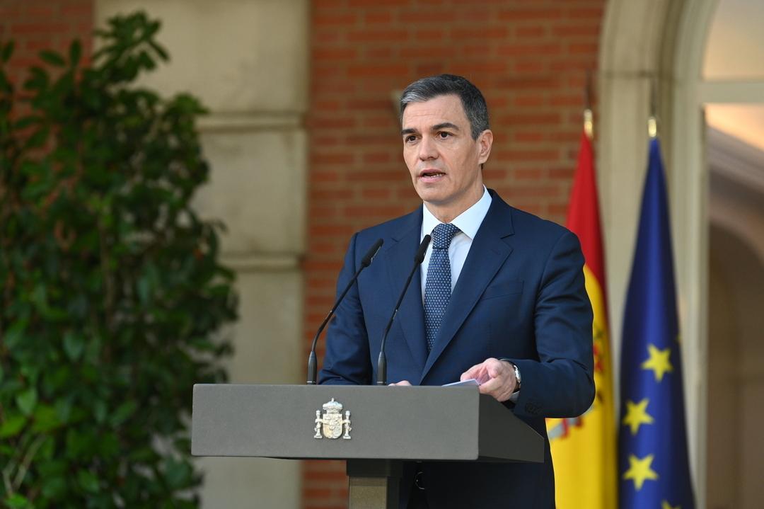 Der spanische Ministerpräsident Pedro Sanchez spricht während einer Pressekonferenz im Abgeordnetenhaus. Sanchez hat eine institutionelle Erklärung zur Anerkennung des Staates Palästina abgegeben.