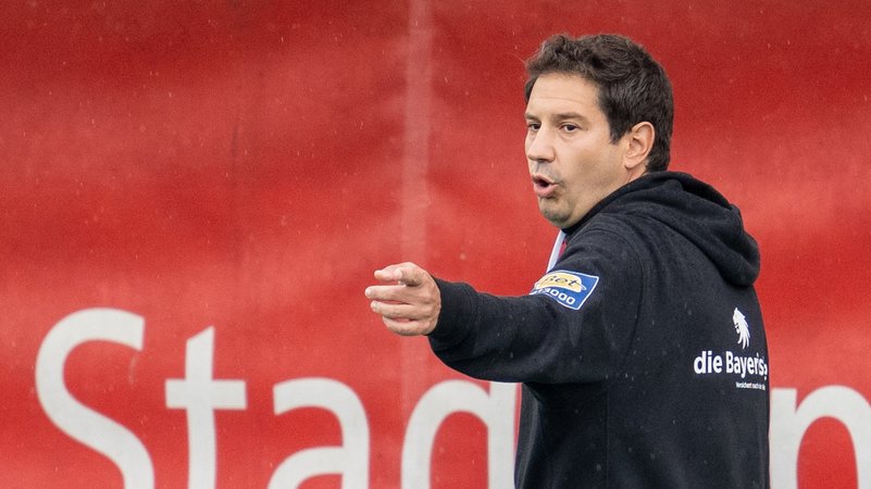 Cheftrainer Argirios Giannikis (TSV 1860 München) | Bild: picture alliance / kolbert-press | kolbert-press/Ulrich Gamel Cheftrainer Argirios Giannikis (TSV 1860 München)