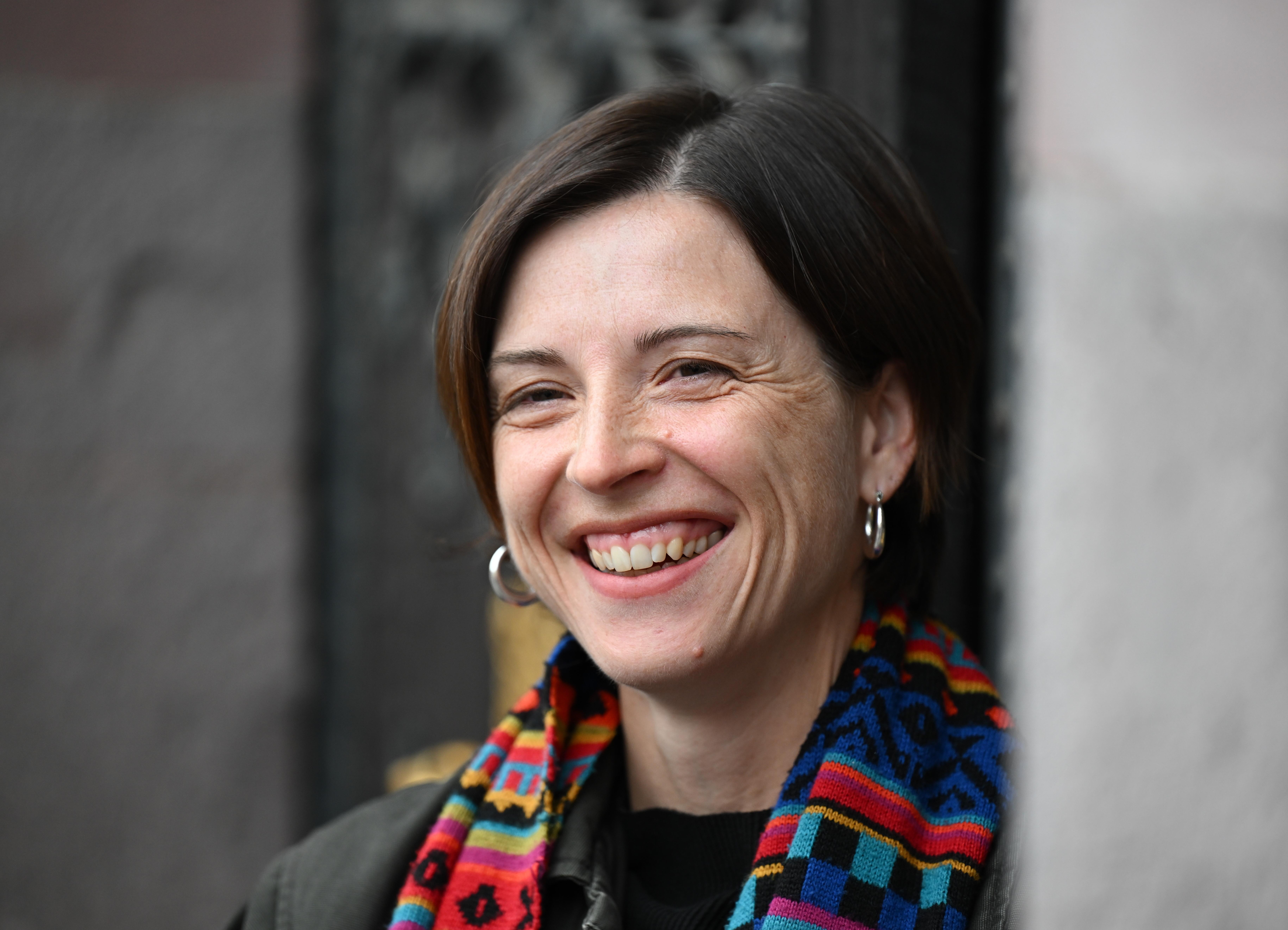 Die Schweizer Autorin Dorothee Elmiger („Die Holländerinnen“) kommt zur Verleihung des Deutschen Buchpreises 2025 in den Römer.