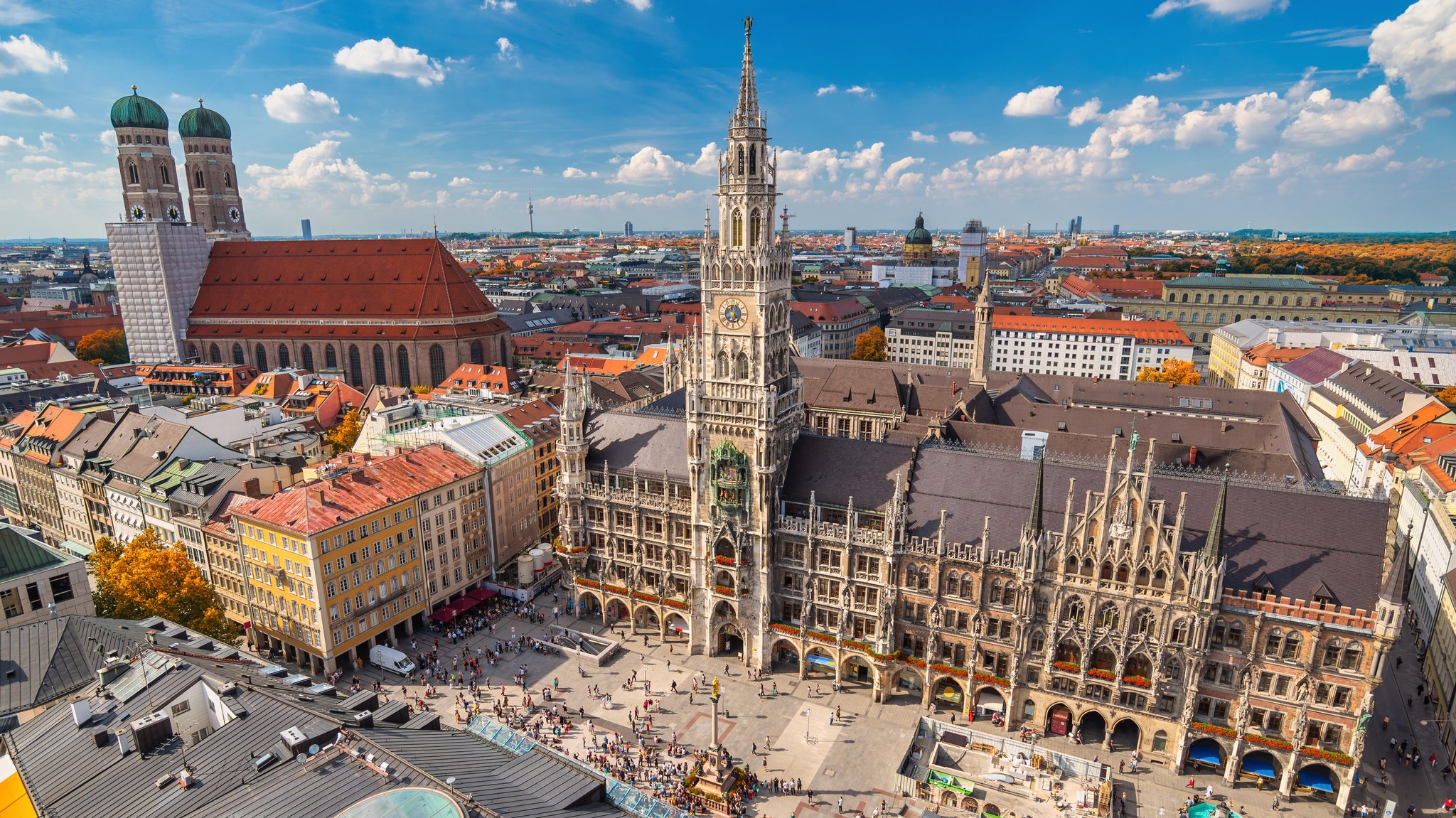 Münchner Rathaus (r.)